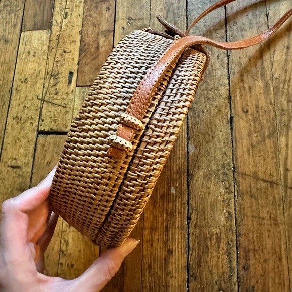 AMERII BROWN ROUND RATTAN BAG - Picture 5 of 14